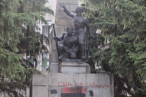 У Кременчуці планують демонтувати пам’ятник «Борцям за владу Рад»
