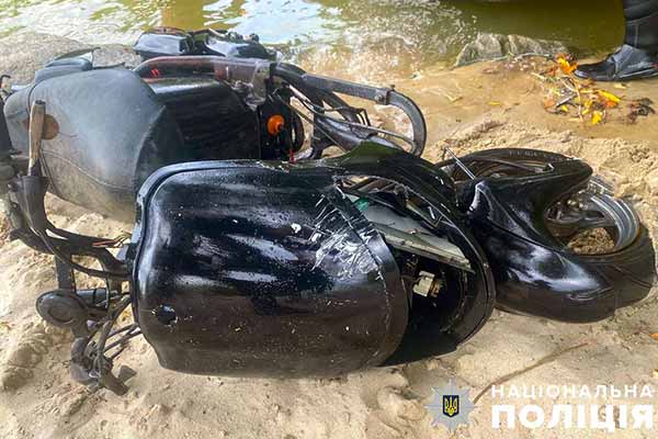 мопед втоплений у водоймі