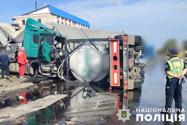 На Полтавщині зіткнулися дві вантажівки