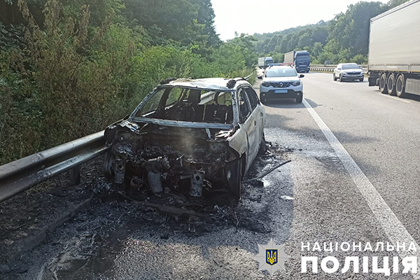 На Полтавщині під час руху загорівся автомобіль