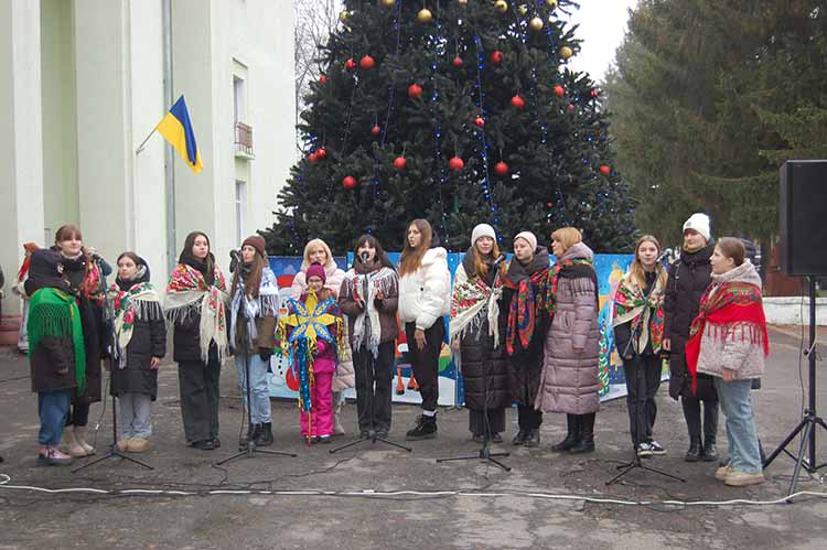 У Гребінці відбувся благодійний концерт біля головної ялинки громади