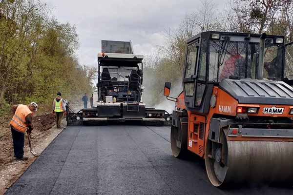 На Полтавщині з початку року відновили вже майже 250 тис. м² місцевих доріг