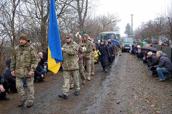 У Почаївці провели в останню дорогу захисника Олександра Опанасенка