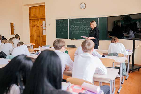 У школах Полтавщини запровадять 12-річне навчання та систему вибору профілю