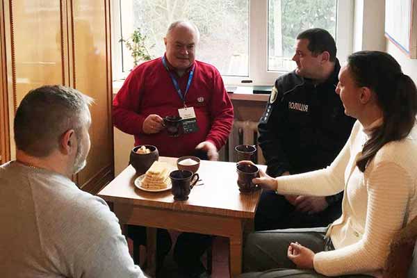 «Кава з волонтером»: діалог, довіра та спільна робота заради змін «Кава з волонтером»: діалог, довіра та спільна робота заради змін