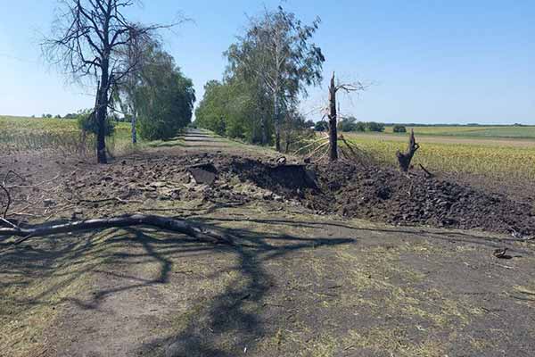 На Полтавщині відновили дорогу, у яку влучила російська ракета