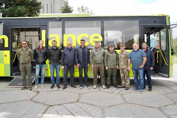 Полтавські військові медики отримали унікальний автобус для евакуації