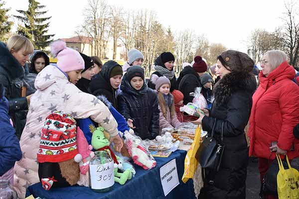 Благодійна ярмарка на підтримку ЗСУ в Пирятині