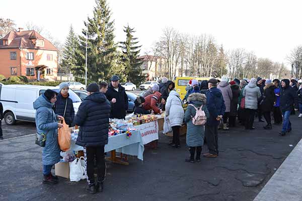 Благодійна ярмарка на підтримку ЗСУ в Пирятині