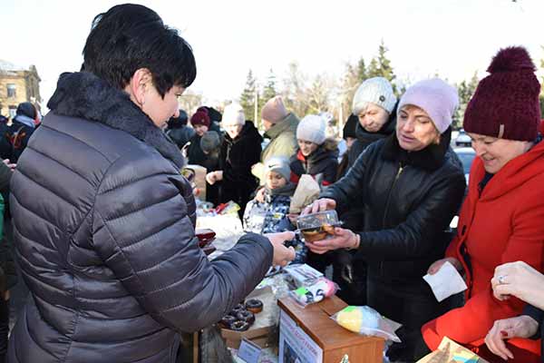 Благодійна ярмарка на підтримку ЗСУ в Пирятині