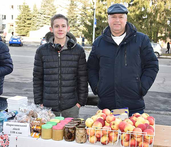 Благодійна ярмарка на підтримку ЗСУ в Пирятині