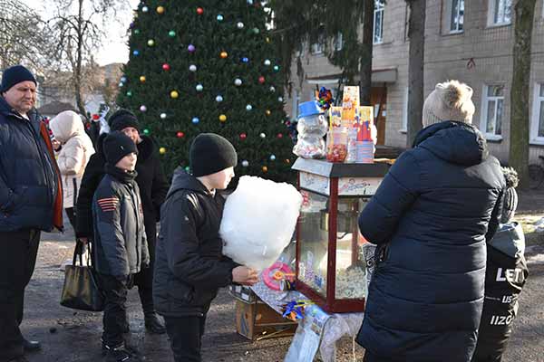 Благодійна ярмарка на підтримку ЗСУ в Пирятині