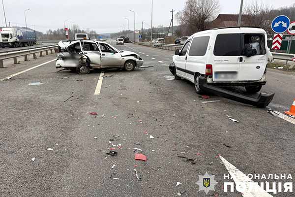 ДТП на Полтавщині: автомобіль Peugeot, зіткнувся з автомо...