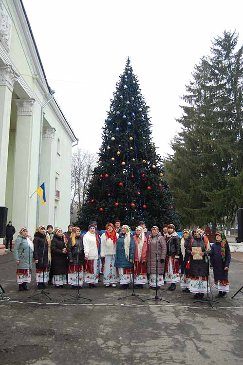 У Гребінці відбувся благодійний концерт біля головної ялинки громади