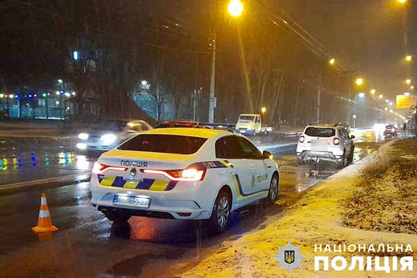 У Полтаві на пішохідному переході легковик збив жінку