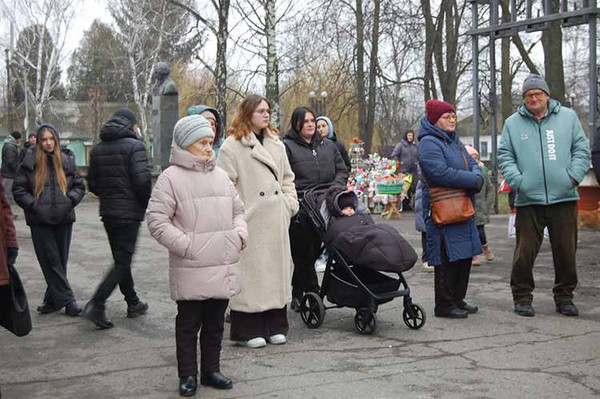 У Гребінці відбувся благодійний концерт біля головної ялинки громади