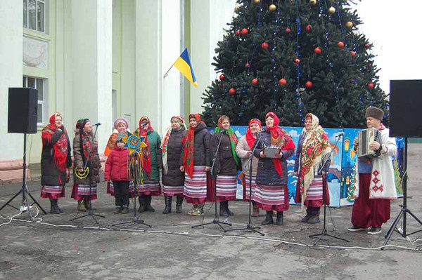 У Гребінці відбувся благодійний концерт біля головної ялинки громади