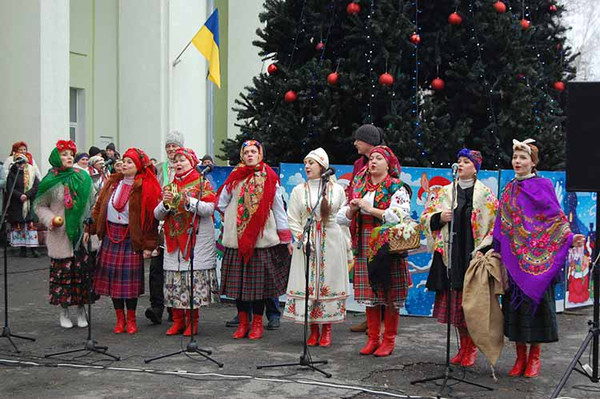 У Гребінці відбувся благодійний концерт біля головної ялинки громади