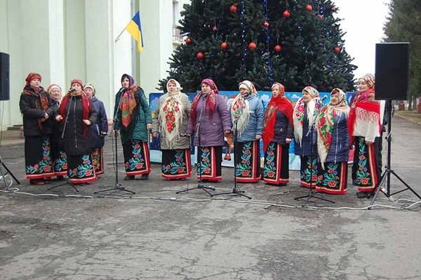 У Гребінці відбувся благодійний концерт біля головної ялинки громади