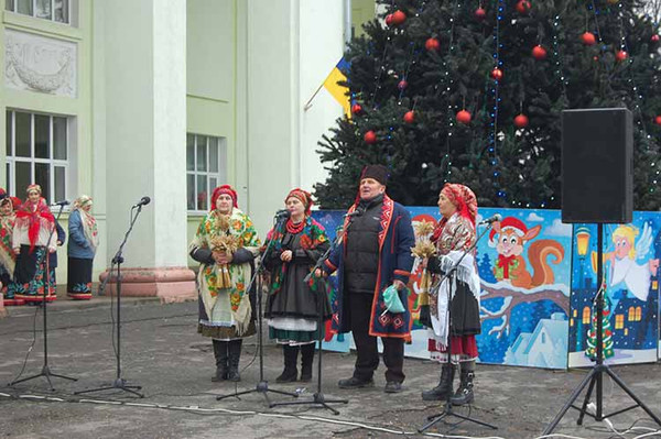 У Гребінці відбувся благодійний концерт біля головної ялинки громади